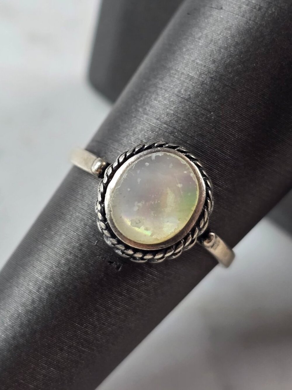 Womens Vintage Estate Sterling Silver MOP Ring 2.5g E3237